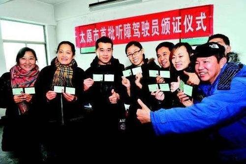 C1驾驶证想要骑摩托车怎办?交警提示:做到这