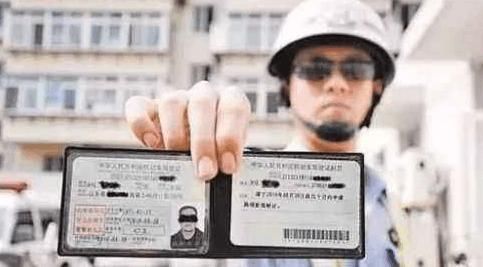 驾照考试被转晕了,都不知道方向盘怎么转,不要