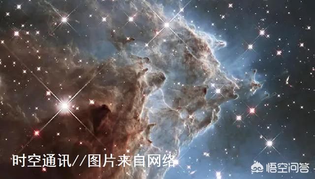 不同角度看宇宙星云的光彩