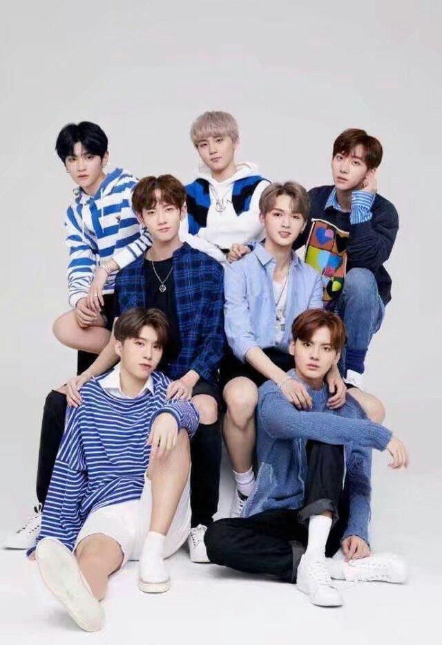 乐华七子合体拍杂志,范丞丞朱正廷走男友风,ju