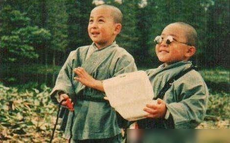 释小龙吴孟达久违同框引回忆杀，一个长大了，一个也真的老了！