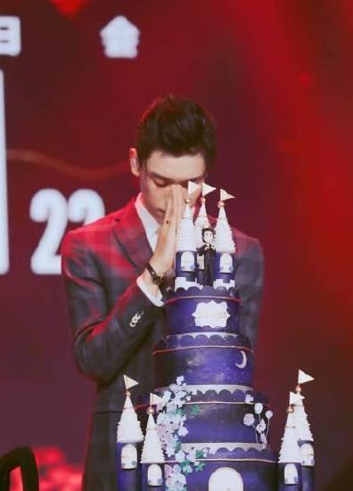 王子异生日遭8位队友爆料,陈立农对他的称呼让