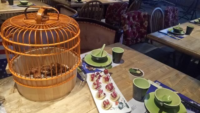 郑州有个音乐酒馆看球爆满,球迷不用去天台排