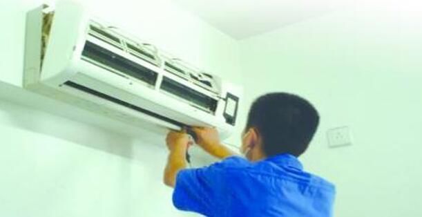 专业空调维修人员上门随便一捣鼓就要几百元