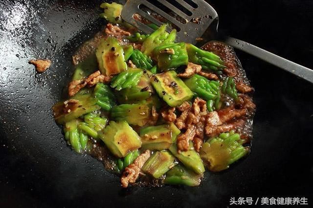 苦瓜炒肉，这个菜吓跑了多少米饭!