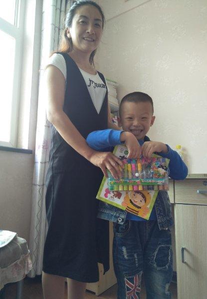 县幼儿园老师走访精准扶贫户幼儿