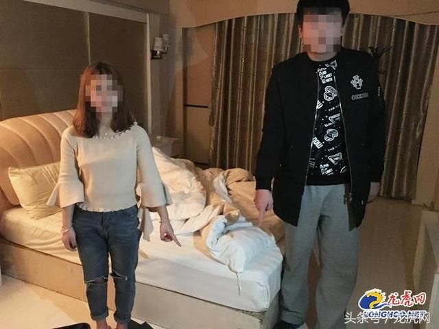 卡片上的女性照片太辣眼 警方循线捣毁非法窝点抓获多人