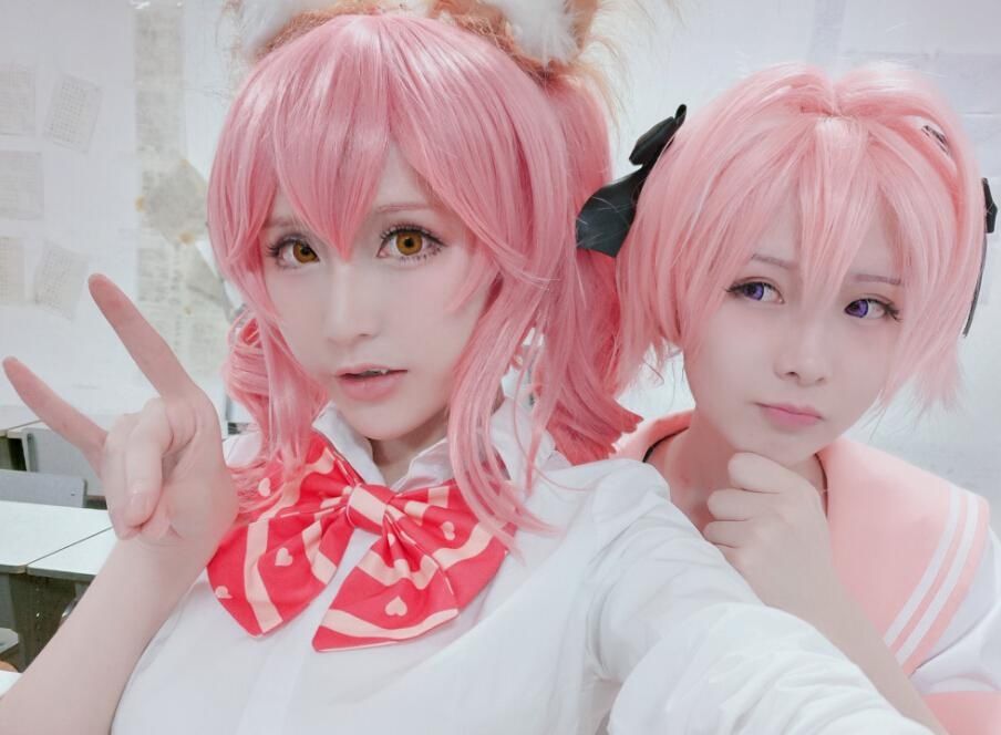 斗鱼二次元一姐魔王与伪娘轩墨宝宝兴奋合影 