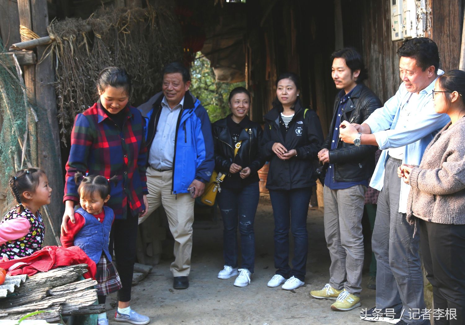 首钢集团一退休工人不顾妻儿反对 远赴湘西偏