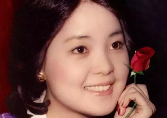 娱乐圈这些女星谁说不美?塌鼻子照样美美哒!网