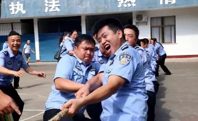 辅警严格培训，很累很快乐！