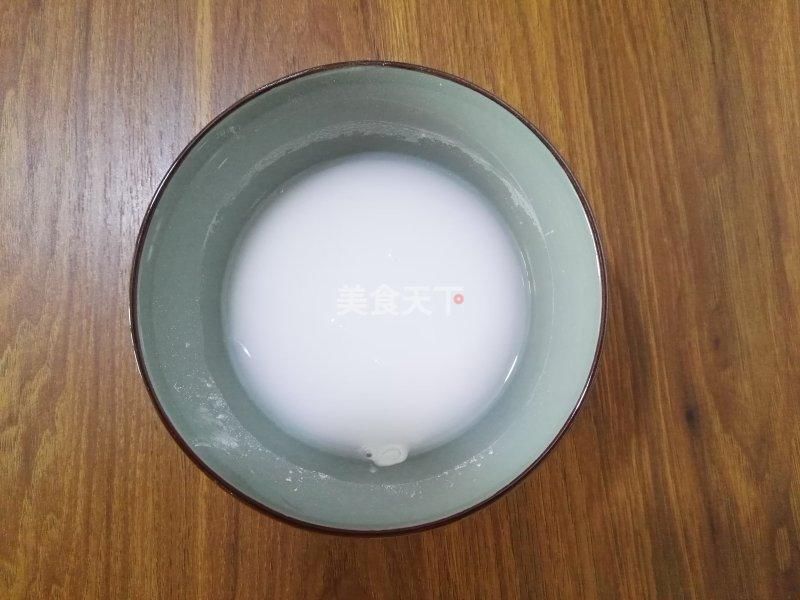凉皮的简单做法,半碗淀粉一碗水,还不用洗面,三两下就搞定