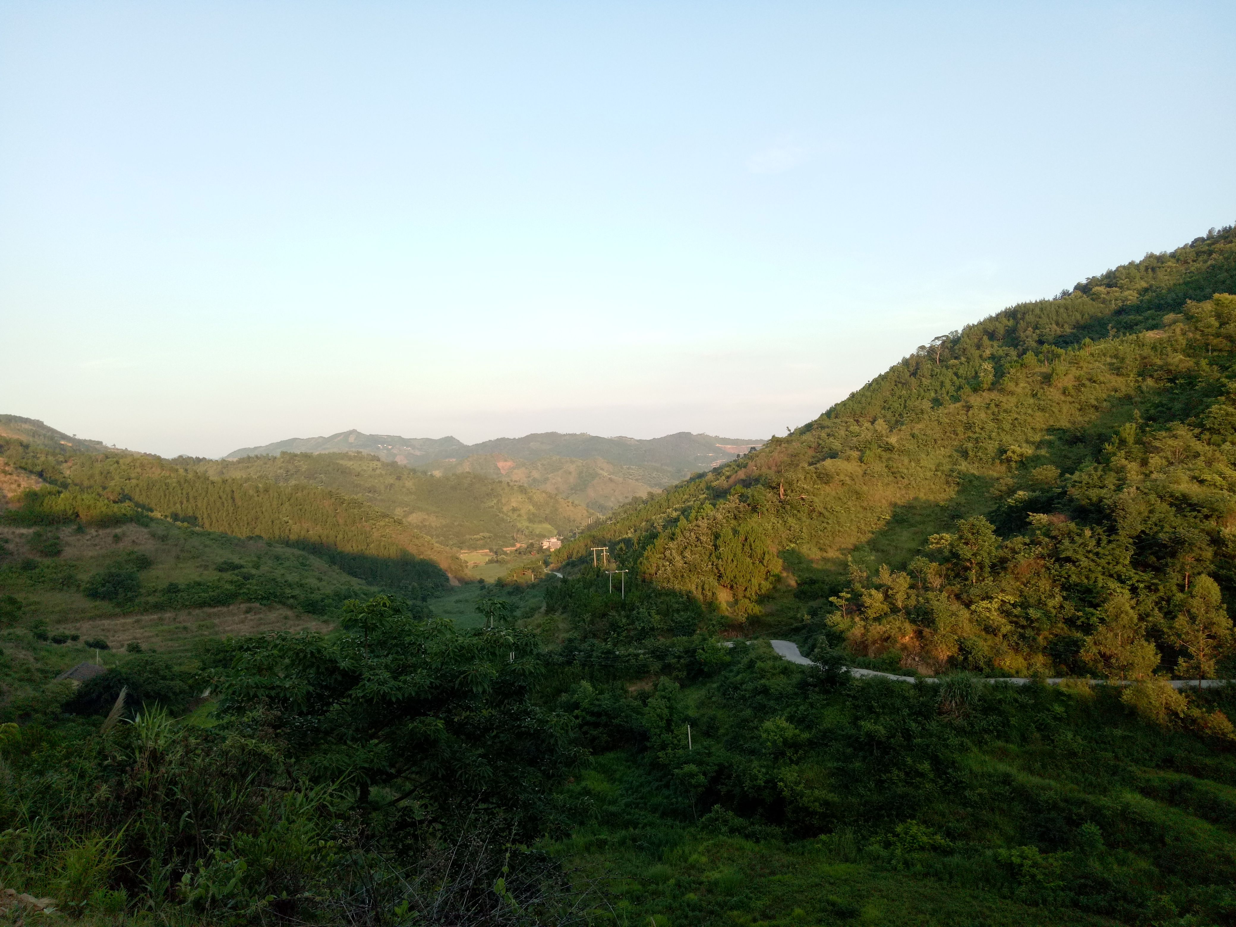 大山深处的一户人家，与茫茫山野为伴