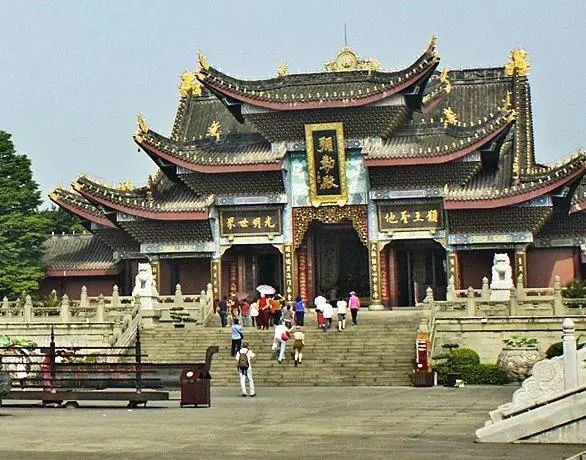 中国最大寺院:因零商业闻名天下，不用捐钱不用买香火