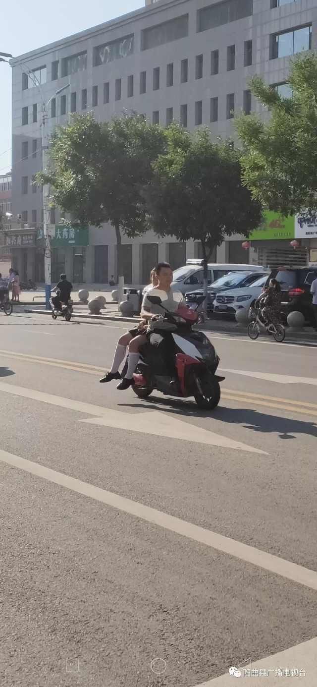 不按规定车道行驶