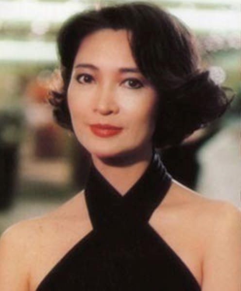 《世上只有妈妈好》的原唱,当红时甩掉谢贤,天生残疾却活成传奇