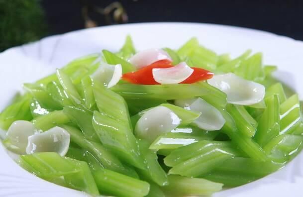 芹菜千万不能和它一起吃,滋养癌细胞,很多人还