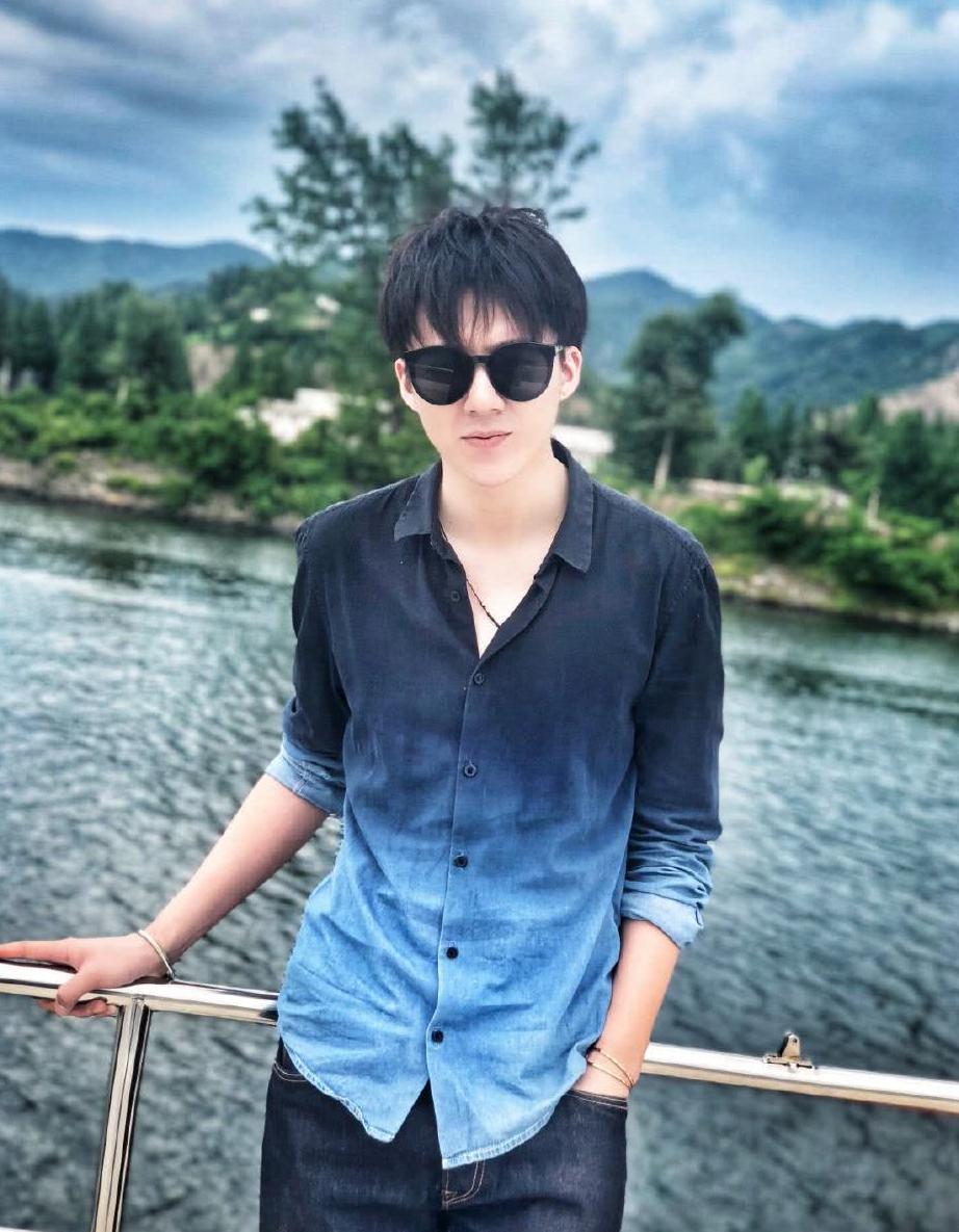 摩登兄弟刘宇宁在驴肉馆献唱的原因,听后令人