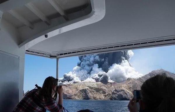 新西兰火山爆发在哪里