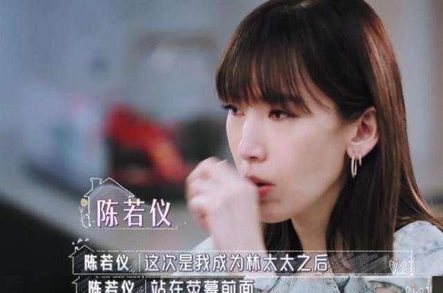 林志颖娇妻罕见晒素颜自拍，皮肤状态白皙水嫩，不像三个孩子的妈