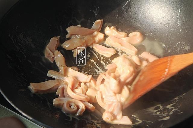 猪身上最贵的部位，健脾胃补气血，口感脆嫩鲜香，好吃到舔盘！