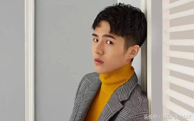 综艺明星吃面条 t01ae50beec286e5c08.jpg