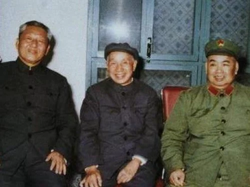 毛主席逝后王洪文截获许世友儿子一封信 读后吓傻