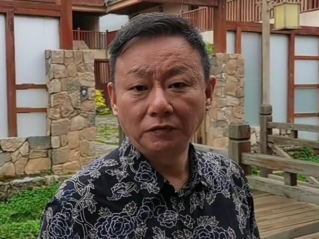 他是春晚常客，倾家荡产陪妻子抗癌21年，现今52岁活成这样