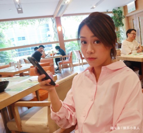 黄心颖亲姐姐自曝父亲曾有婚外情,遭网友众嘲