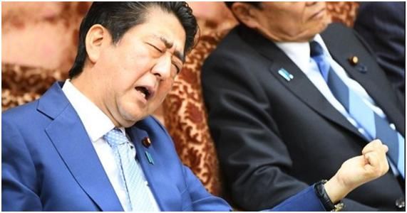 安倍删了个巨得罪人的法案，但日本人还在求：麻烦把安倍晋三删了