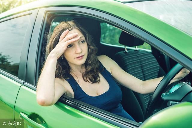 五一自驾游，女司机车上的“狠货”，让男人拜服，每一款都很强悍