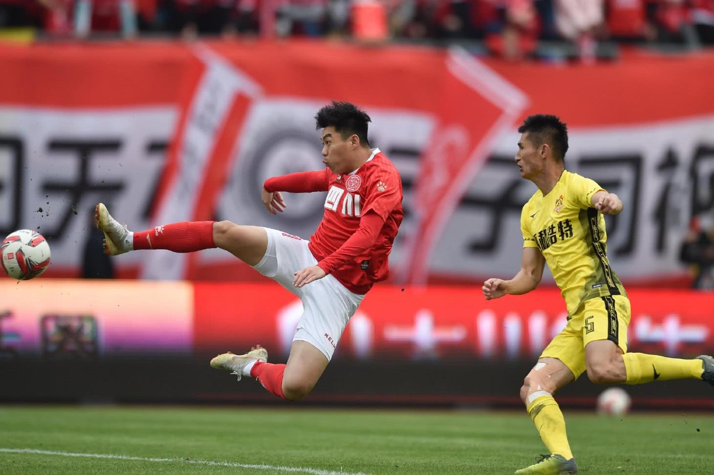 中甲图集:埃万德罗打入唯一进球,四川中甲首秀