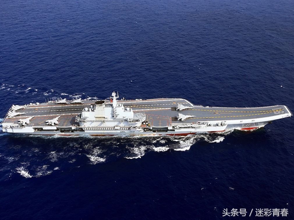 中国海军建军69周年 歼15首次挂实弹起降西太