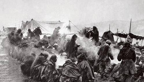 世界海拔最高的公路康藏公路修筑的震撼场景，动用解放军来修