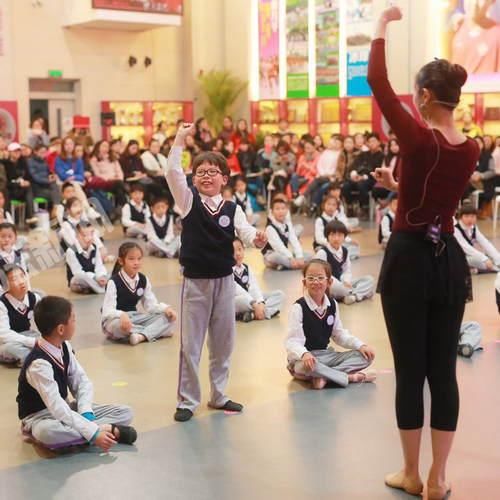 北京举行中小学舞蹈教研组成立大会 高颜值老