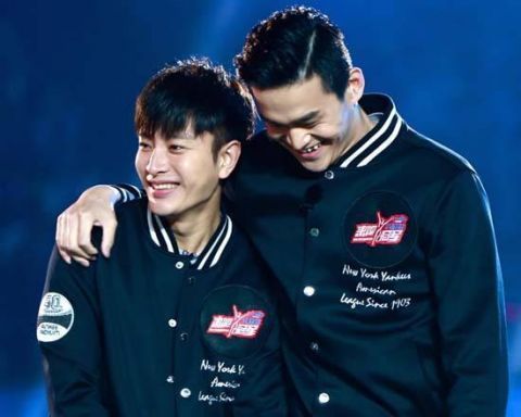 贾乃亮上综艺节目谈过往经历 网友发现眼神才