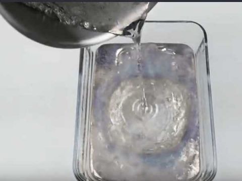 朝iPhone上面到金属锡水,究竟会出现什么样的