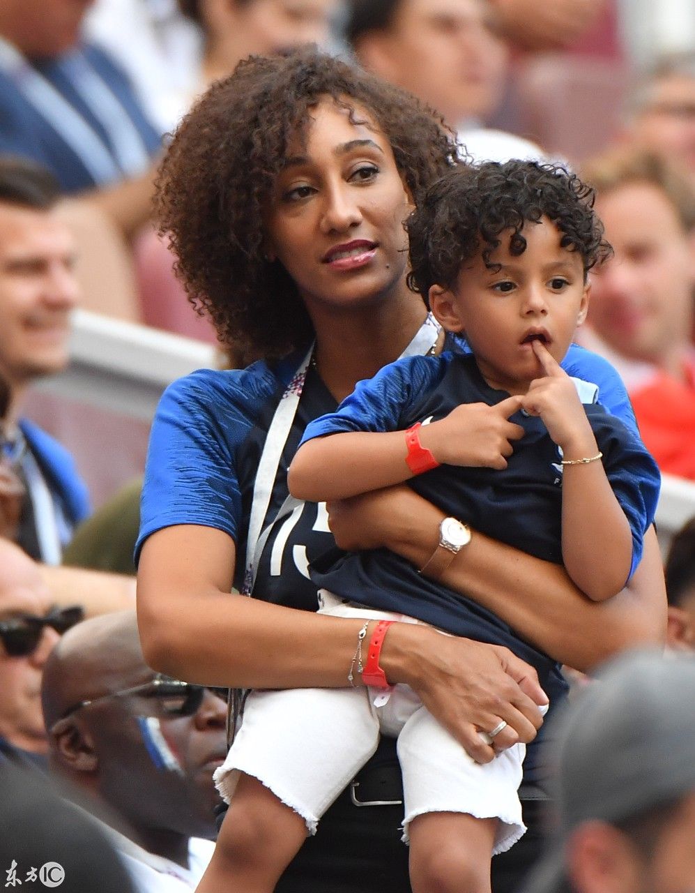 世界杯上法国队颜值一流的家人助威团,网友表