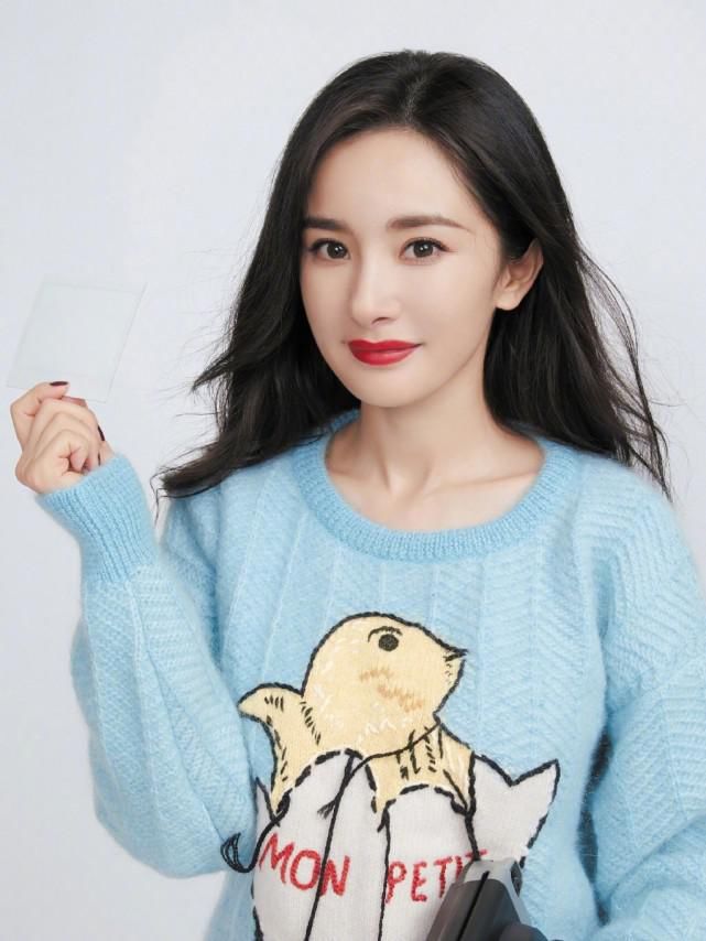杨幂和赵丽颖谁的实绩最强?赵丽颖造型师点赞力挺杨幂后发文道歉