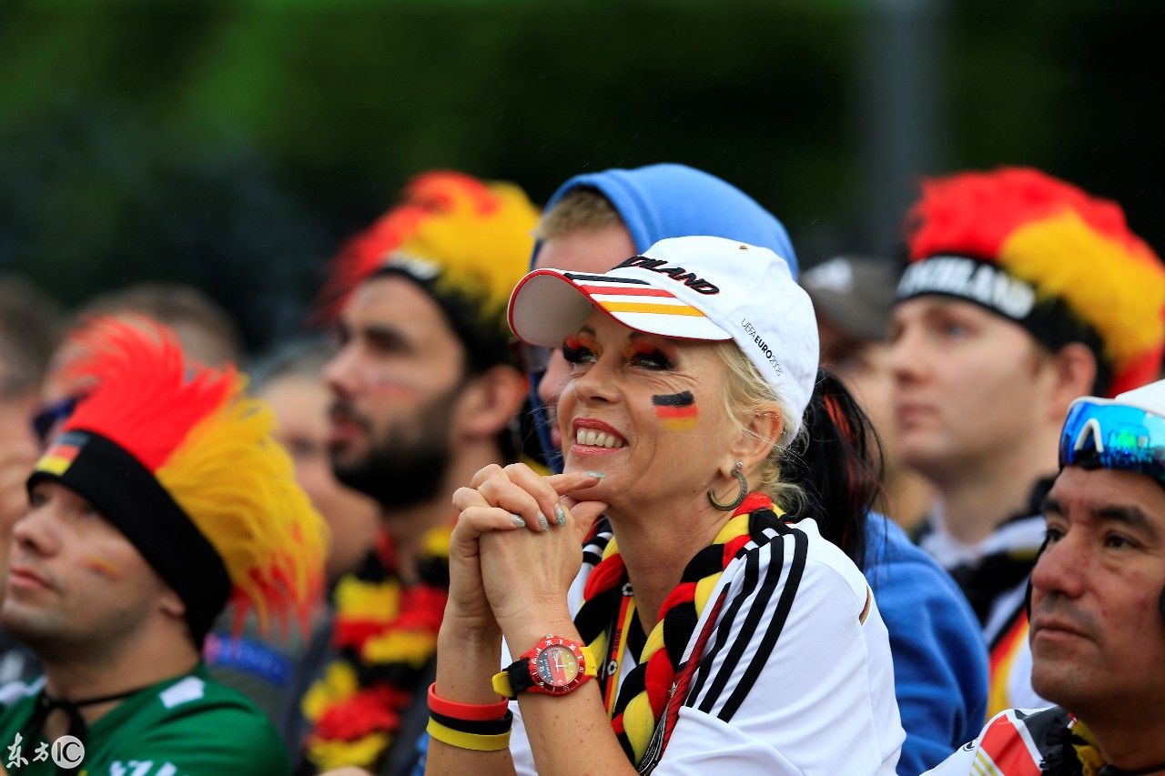 世界杯,德国国家足球队的支持者们在观看2018