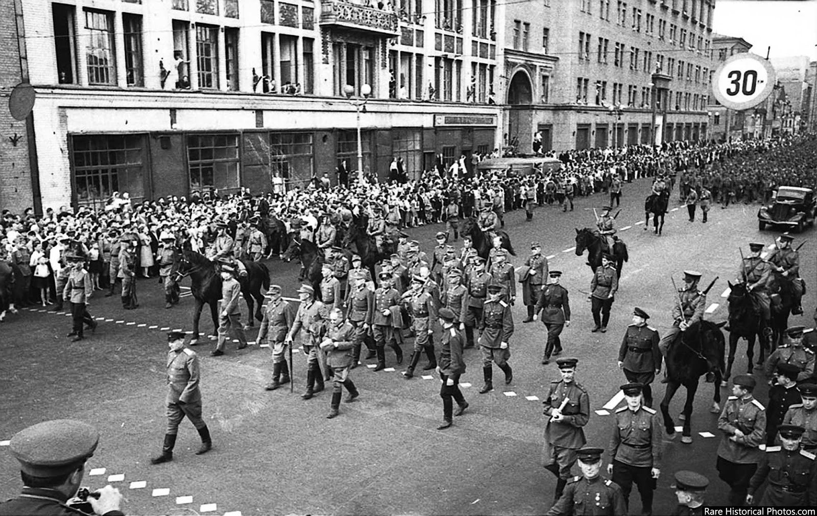 骄傲的德国战车们,还记得70年前在莫斯科被支