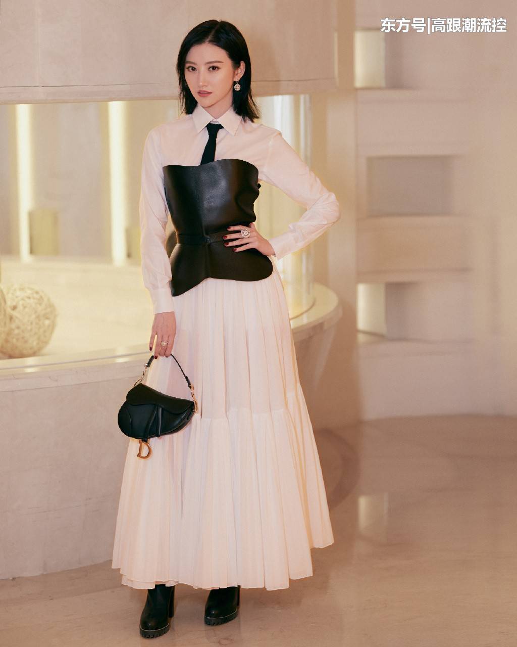 景甜这是未修图?穿驼色毛衣配黑色休闲裤,肌