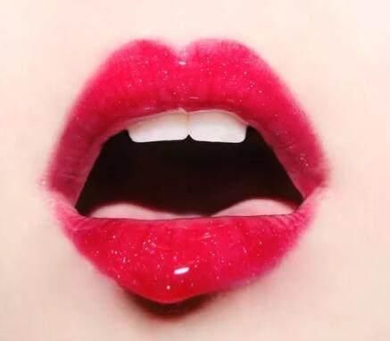 心理测试：4个嘴唇，哪个涂了“毒药”？测出你内心的阴暗指数！