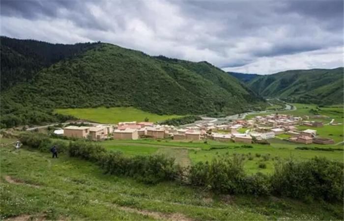 成都到稻城5天包车自驾游玩什么