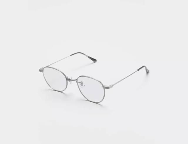 没近视的人戴的眼镜