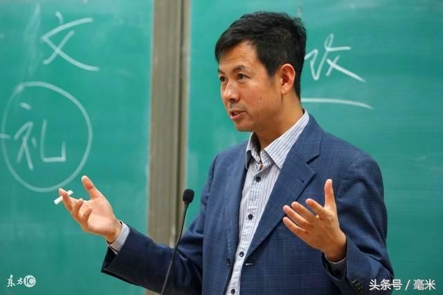 教师巧计用寒假作业为补课班招生,遭家长举报