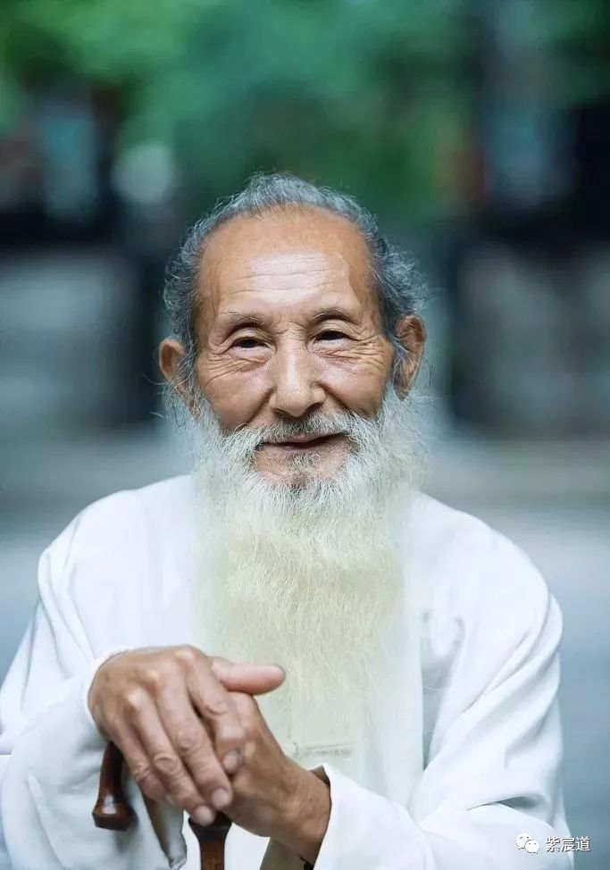 道家清肠奇效秘方，春节在家简单排毒!