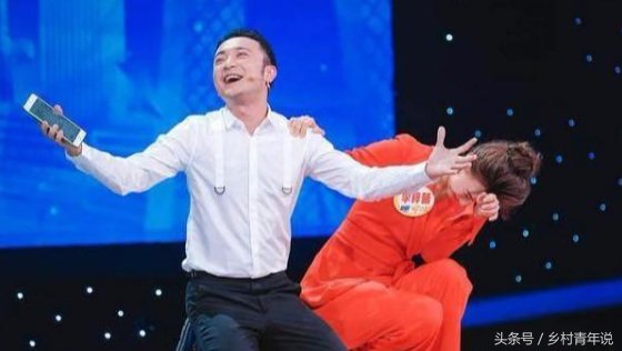 央视美女主播李梓萌,亮相综艺节目,一改往日风