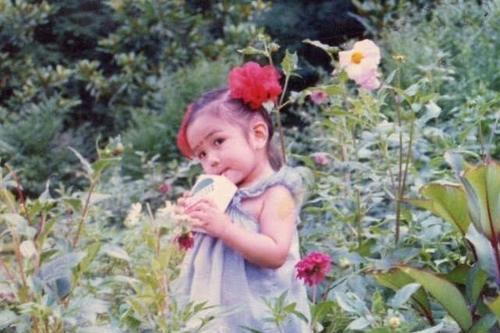 女明星齐晒儿时照片,关晓彤杨紫最好认,热巴小