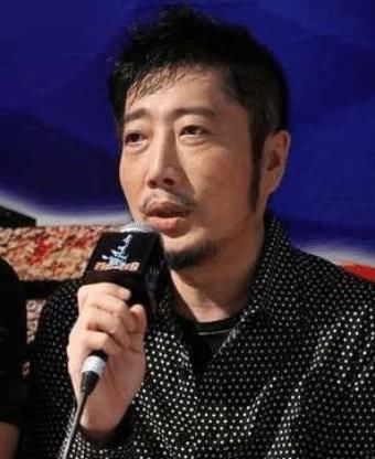 他赌钱输得精光，回家后3分钟写下这首歌，至今无人打破销量纪录！